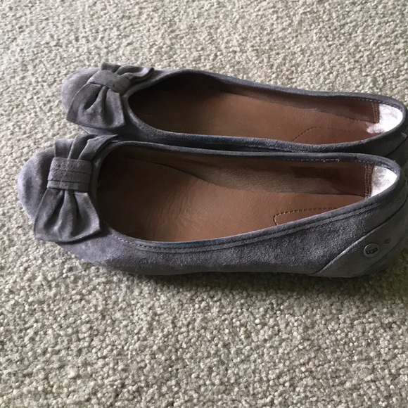 Ugg Australia Bow Flats 7.5 - Picture 2 of 6